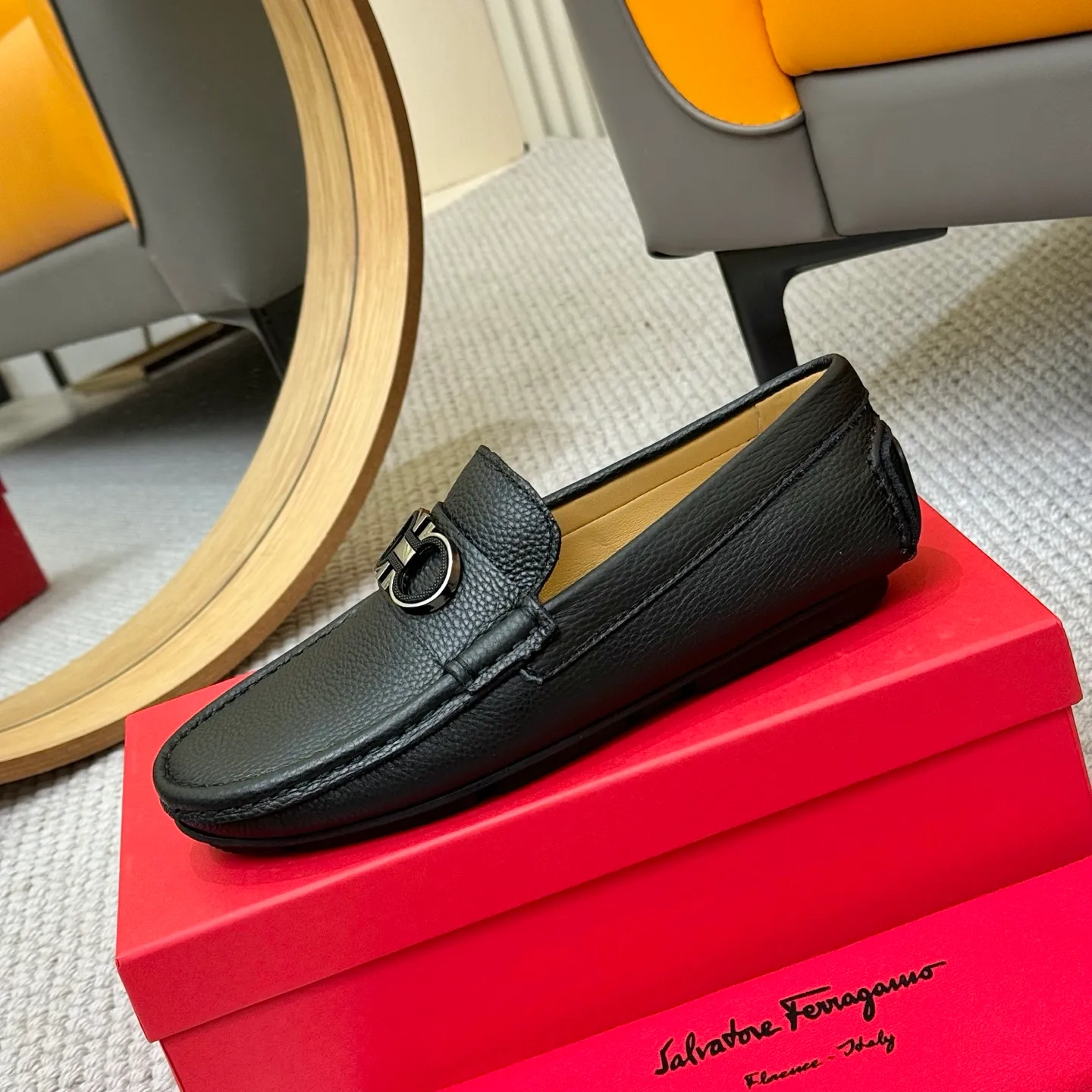 Men's men's shoes 💰420 (Yangli) Ferragamo 〰Ferragamo 2⃣️0⃣️2⃣️5️⃣ New series 👊🏻 Upper 🇮🇹 Italian imported calfskin, original outsole molding. Water-dyed sheepskin lining. The identity of every successful man is set off, and the upper and lower shoes are elegant and stable🚶🏻🚶🏻The high-end custom counter original replica is an eternal classic🔍️Number of codes: 38-46 with counter packaging